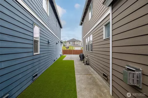 Exterior - 4429 Riverfront Blvd, Everett, WA 98203 photo 7 of 8