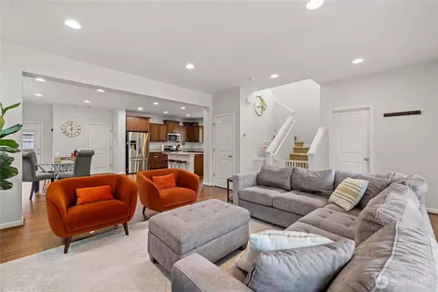 Living - 4429 Riverfront Blvd, Everett, WA 98203 photo 4 of 4