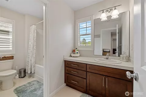 Bath - 4429 Riverfront Blvd, Everett, WA 98203 photo 2 of 3