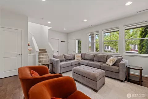 Living - 4429 Riverfront Blvd, Everett, WA 98203 photo 3 of 4