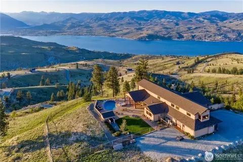 300 Hawks Ridge Rd, Chelan, WA 98816