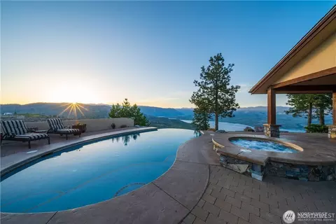 300 Hawks Ridge Rd, Chelan, WA 98816