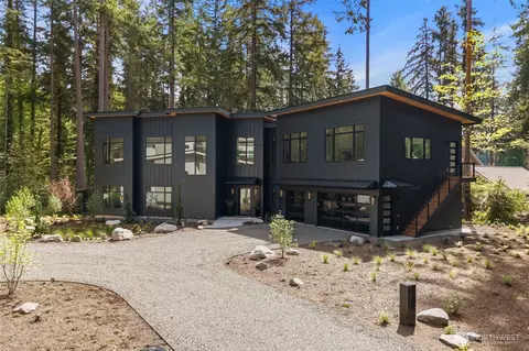 13970 Manzanita Rd NE, Bainbridge Island, WA 98110
