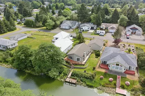 792 Island Cir SE, Ocean Shores, WA 98569