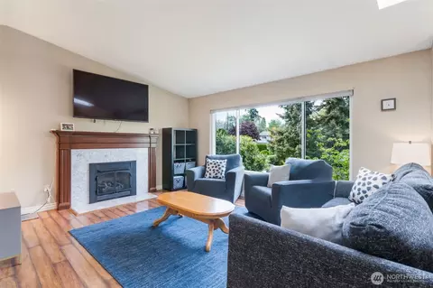 Living - 608 91st SW, Everett, WA 98204 photo 2 of 3