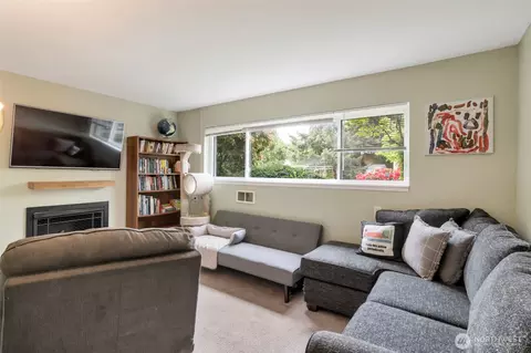 Living - 608 91st SW, Everett, WA 98204 photo 3 of 3