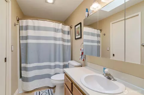 Bath - 608 91st SW, Everett, WA 98204 photo 1 of 2