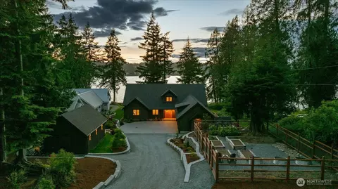 5320 E Harbor Rd, Freeland, WA 98249