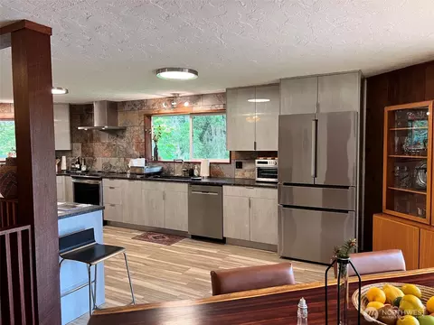 Kitchen - 94 Raccoon Rd, Sequim, WA 98382 photo 4 of 6