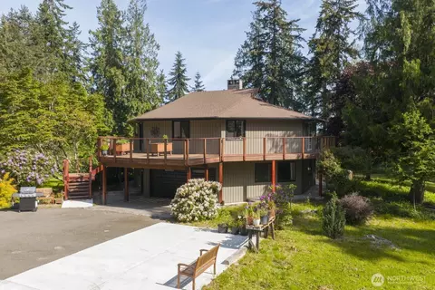 94 Raccoon Rd, Sequim, WA 98382