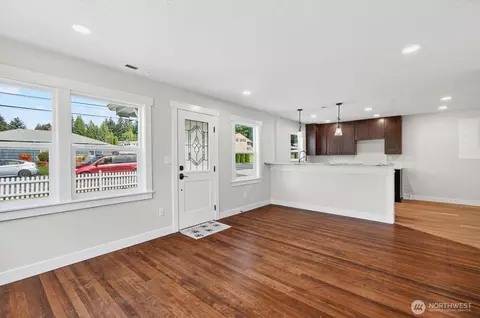 Living - 3 Pacific Pl, Longview, WA 98632 photo 1 of 5