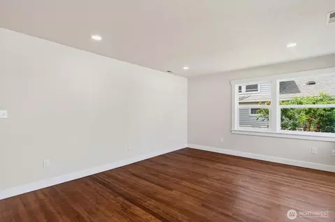 Living - 3 Pacific Pl, Longview, WA 98632 photo 4 of 5