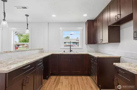 Kitchen - 3 Pacific Pl, Longview, WA 98632 photo 1 of 2
