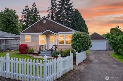 3 Pacific Pl, Longview, WA 98632
