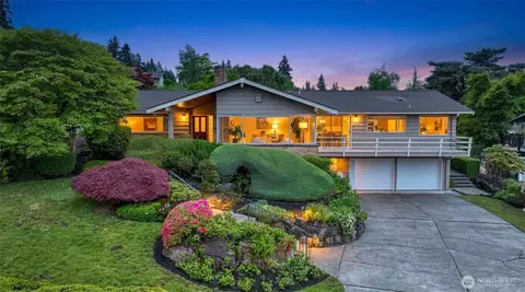 5810 NE 181st St, Kenmore, WA 98028
