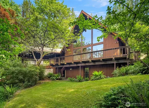5709 80th Ave SE, Mercer Island, WA 98040
