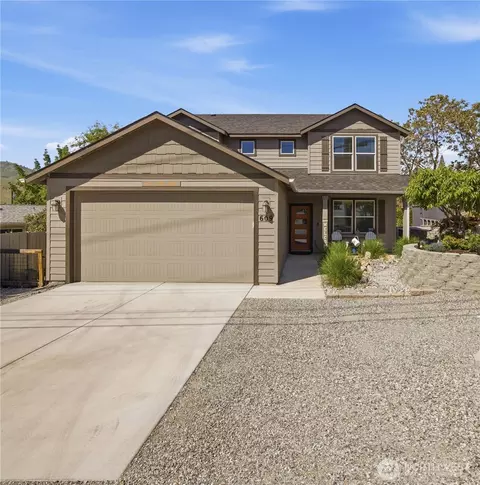 609 N Bradley St, Chelan, WA 98816