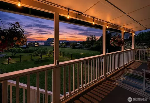 5822 Mutiny Bay Rd, Freeland, WA 98249