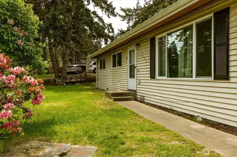 2642 Olympic Dr, Oak Harbor, WA 98277