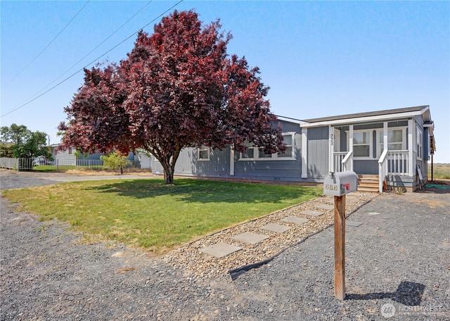723 S Jackson St, Warden, WA 98857