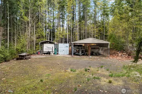 61 N Dow Ct, Hoodsport, WA 98548