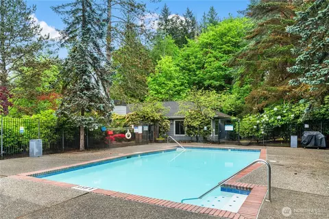 12618 100th Ln NE #J248, Kirkland, WA 98034