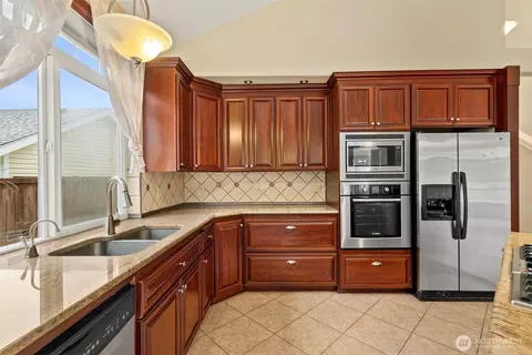 Kitchen - 515 Corrin Ave NW, Orting, WA 98360 photo 2 of 2