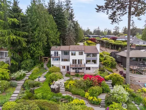 10879 Bill Point Cir NE, Bainbridge Island, WA 98110
