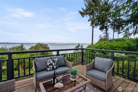 10879 Bill Point Cir NE, Bainbridge Island, WA 98110
