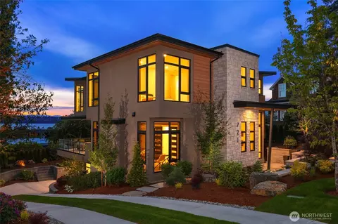 721 2nd St S, Kirkland, WA 98033