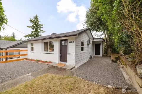 2122 15th St, Bremerton, WA 98312