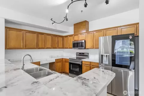 Kitchen - 14915 38th Dr SE #HH1028, Bothell, WA 98012 photo 3 of 6
