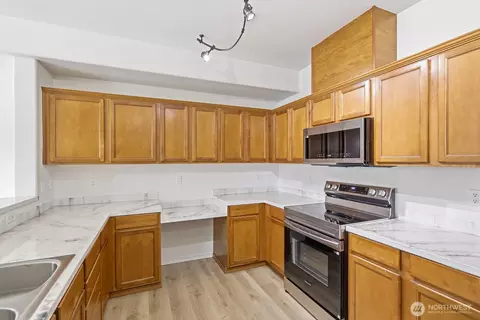 Kitchen - 14915 38th Dr SE #HH1028, Bothell, WA 98012 photo 5 of 6