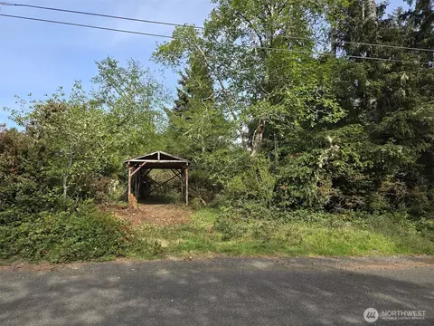 27312 W St, Ocean Park, WA 98640