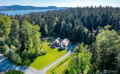 5680 Paradise Ln, Anacortes, WA 98221