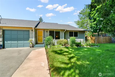 8332 47th Ave NE #2, Marysville, WA 98270
