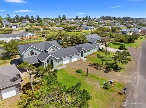 34702 G St, Ocean Park, WA 98640