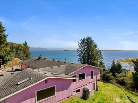 193 Robert Gray Dr SW, Ilwaco, WA 98624