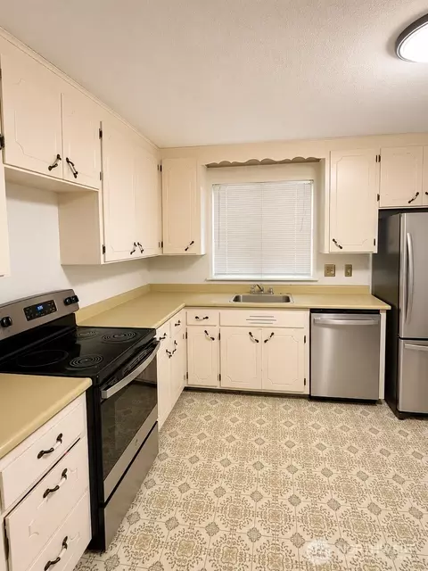 Kitchen - 22704 2nd Dr SE, Bothell, WA 98021 photo 1 of 1