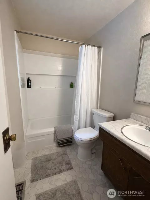 Bath - 22704 2nd Dr SE, Bothell, WA 98021 photo 1 of 3