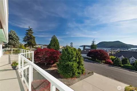 5012 Macbeth Dr, Anacortes, WA 98221