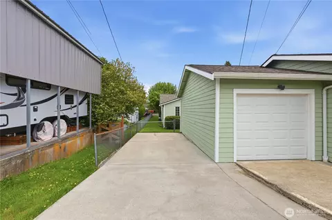 Exterior - 1620 Maple St, Everett, WA 98201 photo 4 of 7