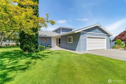 32 Midland Rd, Brewster, WA 98812