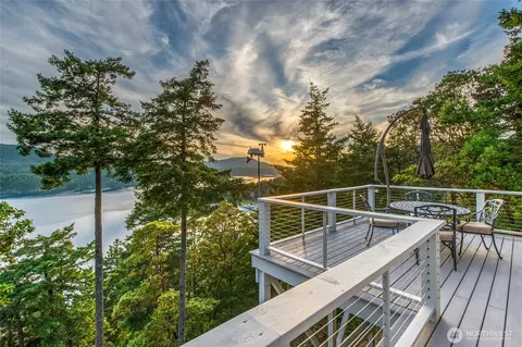 46 Marina Heights Ln, Eastsound, WA 98245