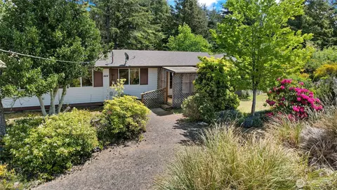 444 Canal Dr SE, Ocean Shores, WA 98569