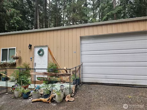 11 N Hamma Hamma Dr W, Hoodsport, WA 98548