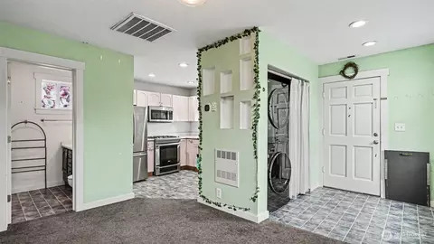 Entry Way - 926 E Marine View Dr, Everett, WA 98201 photo 1 of 1