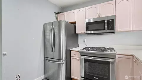 Kitchen - 926 E Marine View Dr, Everett, WA 98201 photo 3 of 3
