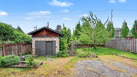 Exterior - 926 E Marine View Dr, Everett, WA 98201 photo 8 of 13