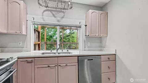 Kitchen - 926 E Marine View Dr, Everett, WA 98201 photo 2 of 3